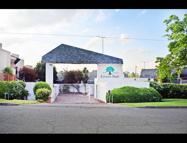2 BEDROOM TOWNHOUSE FOR SALE IN KEW